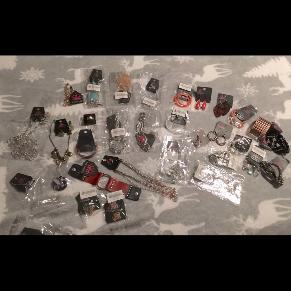 Paparazzi Jewelry lot of 31 pieces and 2 more bonus fashion necklaces